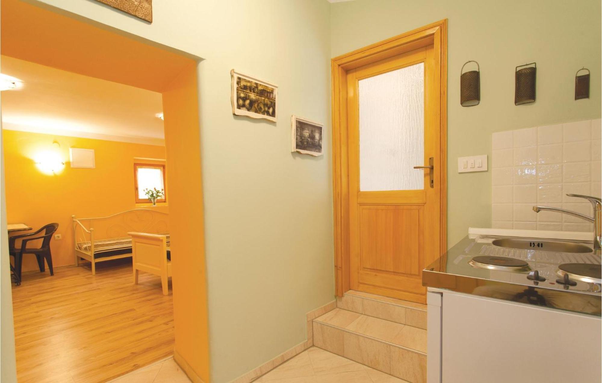 Gorgeous Apartment In Omisalj With Kitchen ภายนอก รูปภาพ